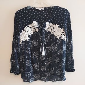 Ann Taylor LOFT Women's Blouse Small Black White Floral Crochet Long Sleeve